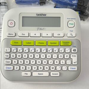 Pre-owned Brother PT-D210 P-Touch Label Maker + 4 new tapes QWERTY Keyboard